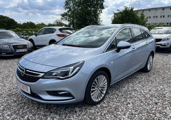 Opel Astra cena 39900 przebieg: 227000, rok produkcji 2017 z Pieniężno małe 704